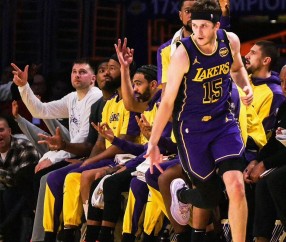 欧博体育 -包含NBA常规赛关键时刻再迎强敌，费耶诺德回应争议，主帅态度：悬念犹存，细节决定成败的词条